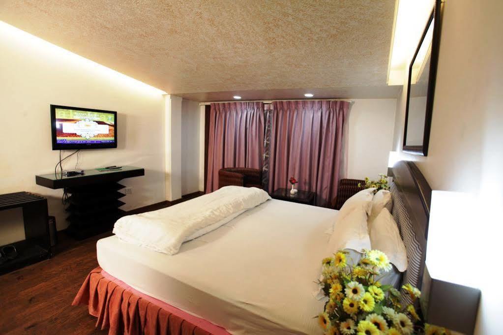 Hotel Grand Mumtaz Towers Srīnagar Extérieur photo