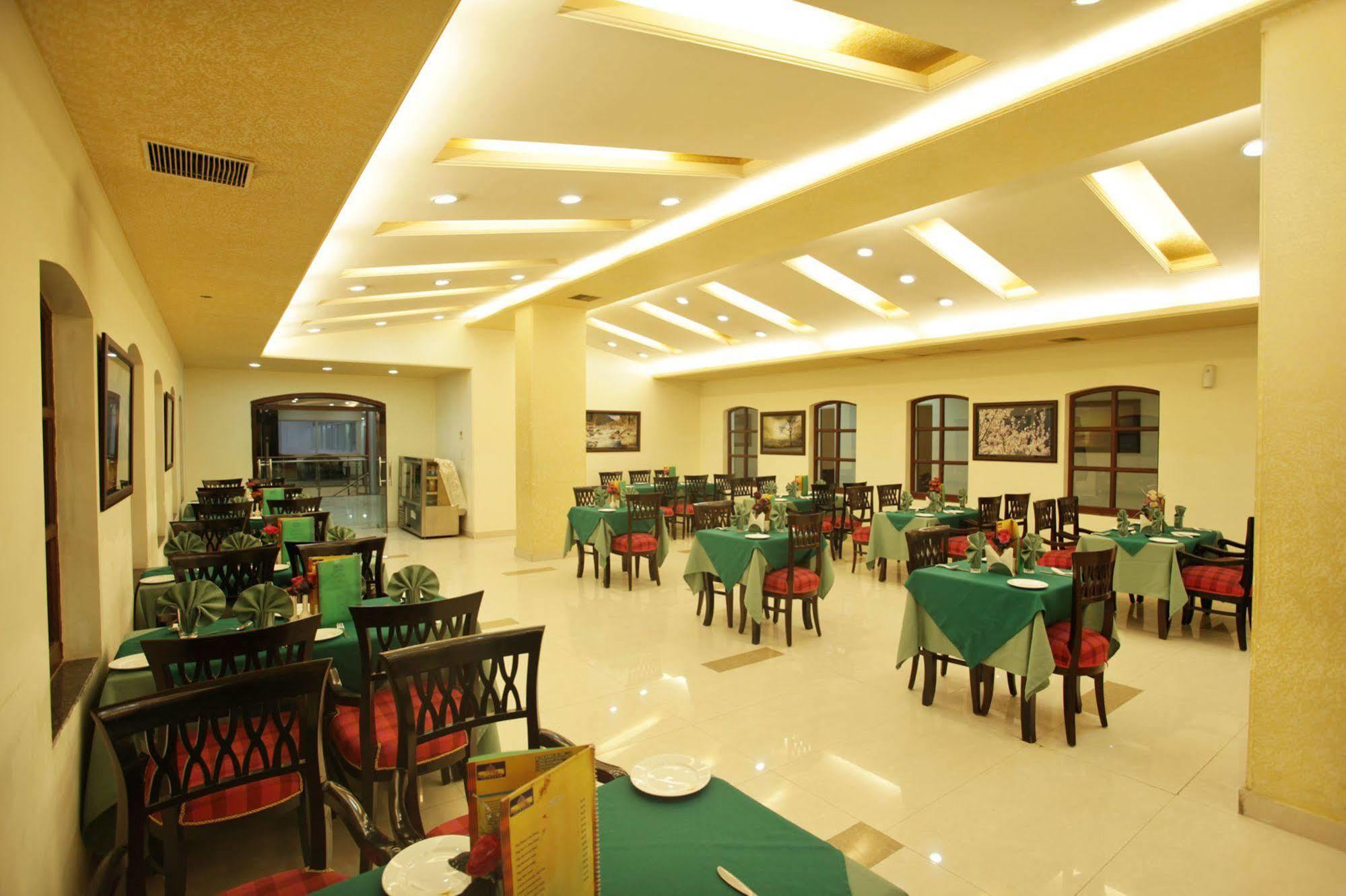 Hotel Grand Mumtaz Towers Srīnagar Extérieur photo